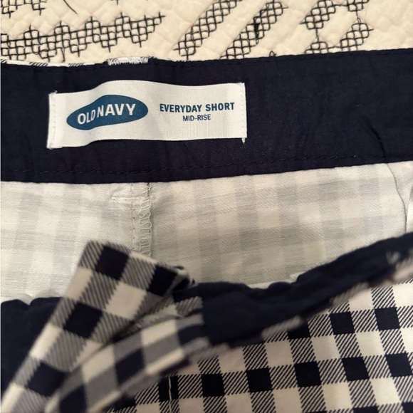 Old Navy every day Black and White Checkered Short 6 - Picture 4 of 4